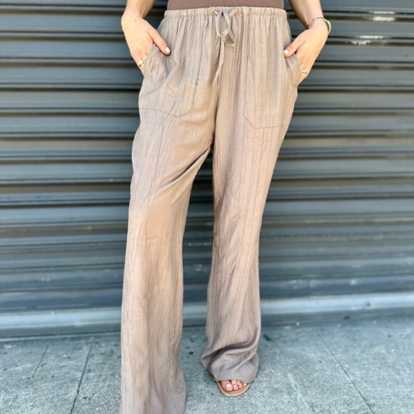 Light Cocoa Stretch Waist Linen Blend Crinkled Wide Leg Pant with Pockets - Picture 1 of 4